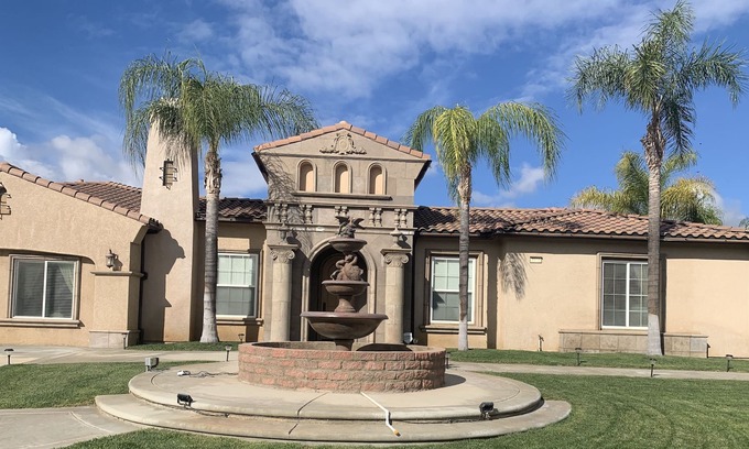 Alessandro Heights Casa | LuxHome Suites B&C, Luxurious getaway in Riverside's most upscale neighborhood