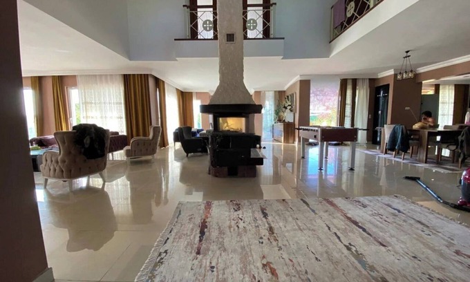 Buyukcekmece Chalet De Esquí | Luxuries chalet, pool, private villa, AC, and free WIFI