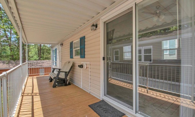 Gatlinburg - Pigeon Forge Cabaña | Luxurious 2BR Cottage in Pigeon Forge