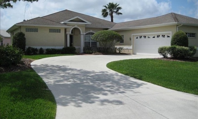 Tara Golf and Country Club Casa | Lujosa casa de 3 dormitorios, piscina privada climatizada, exclusivo Tara Golf Club