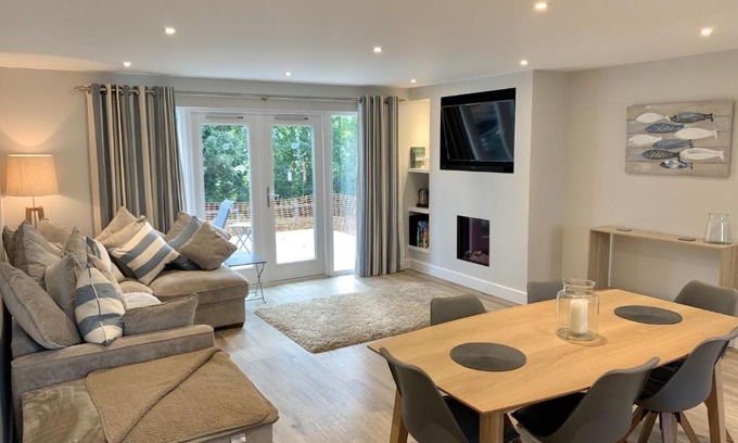 St Austell Casa | Luxurious 4 Bedroom New England Style Villa - Trewhiddle V13