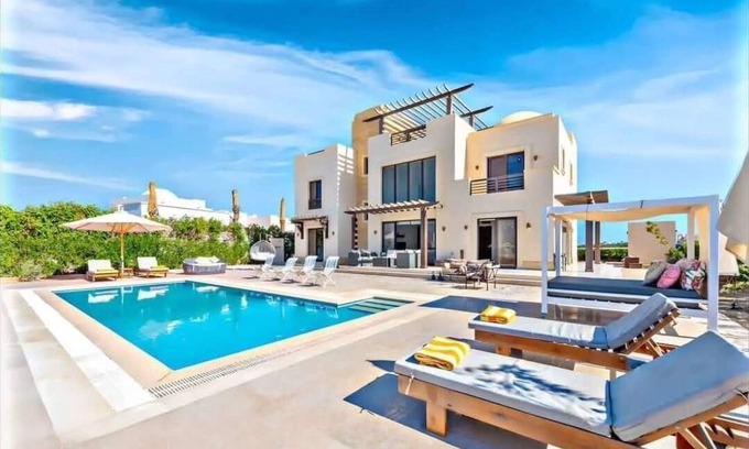 Dahar Villa | Luxurious 5-bedroom villa in gouna with WiFi, AC in phenomenal Red Sea