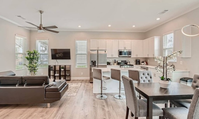 Pittsburgh Casa | Luxurious Atlanta Haven