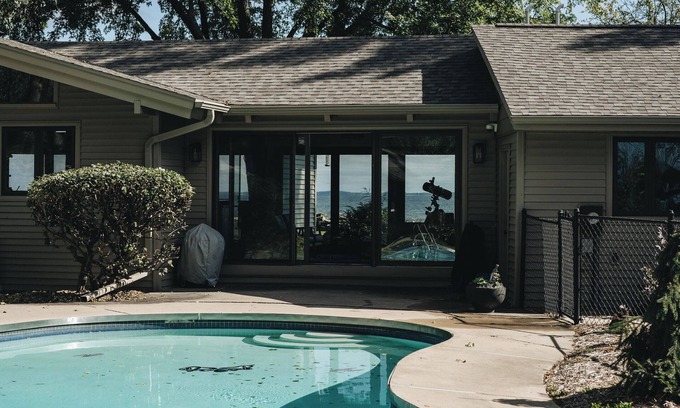 Abrams Casa | Luxurious Bay Getaway With Pool and Hot Tub Sleeps 12 Near Green Bay Wisconsin