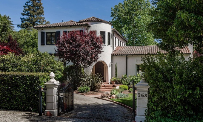 San Mateo Park Casa | Luxurious designer home, walkable to downtown Bur & SM, heart of Silicon Valley