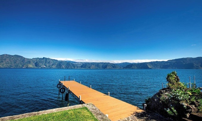Santiago Atitlan Chalet De Esquí | Lujoso Lake Front propiedad / Hermosas Vistas / Servicios Moderno / Cerro de Oro