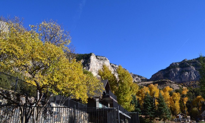 Thermopolis Casa | Alojamiento de lujo en el cañón del río Wind