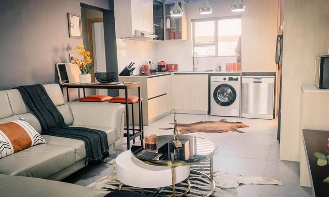 Ekurhuleni Apartamento | Luxurious Self-catering Apartment in Benoni With Private Entrance