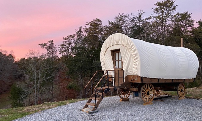 Sevierville Complejo | Luxurious Stay in a Covered Wagon