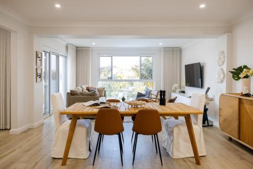 Oatley Casa | Luxurious Waterfront Retreat in Oatley