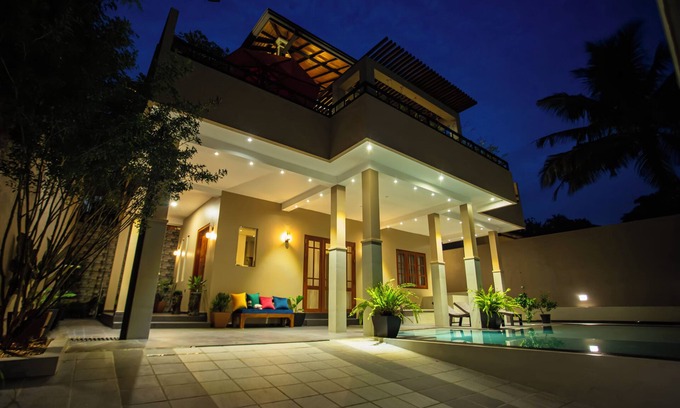 Ambalangoda Villa | luxuroius villa in hikkaduwa with 5 bedrooms and for 10 adults