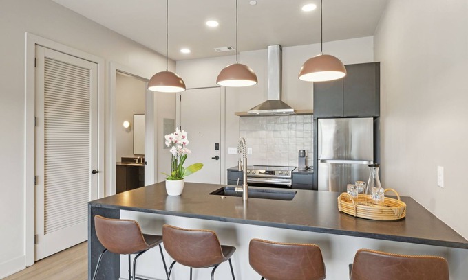 Inglewood Condominio | Luxury 1 Bed 1 Bath w/Private Rooftop City Views & Parking