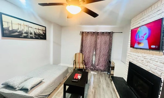 Brampton West Casa | Luxury 1 Bedroom Basement Apartment with Fireplace & Free Parking minutes to YYZ