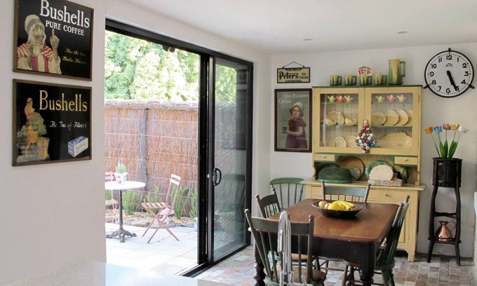 Mittagong Cabaña | Cabaña de piedra arenisca de lujo de 1870, 2 dormitorios, cocina y baño de 5 estrellas, jardín