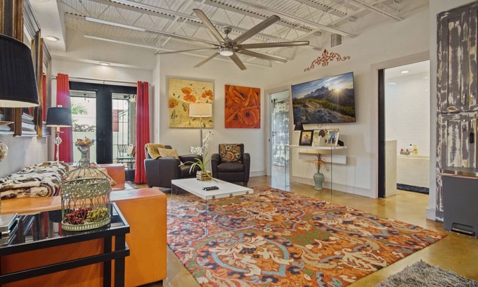 Midtown Condominio | Luxury 2 Bedroom Condo, Midtown - Great Amenities with Pool!