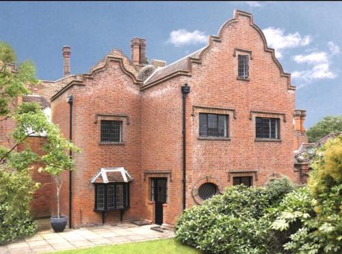 Colchester Casa | Luxury 3 Bed House on the Estate of 17th Century Manor House