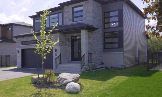 Aylmer Villa | Luxury 4 Bedroom Home in Ottawa/Gatineau