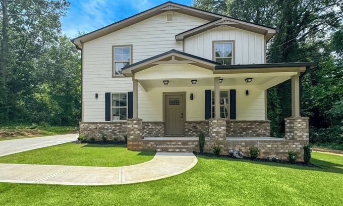 Stockbridge Casa | Luxury 4 Bedroom Stay in Stockbridge, GA!!!
