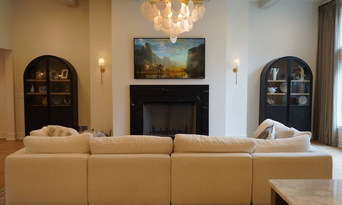 Berkley Casa | Luxury 5-bedroom house in charming Royal Oak with hot tub and steam sauna