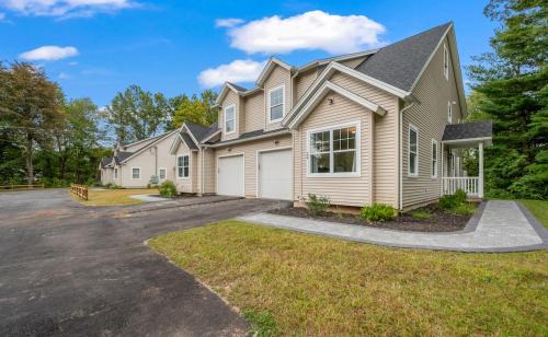 Maple Hill Casa | Luxury 5BR Home in Central Bloomfield Spot