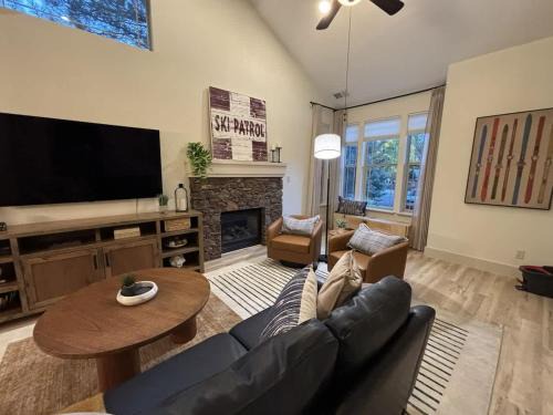 Ponderosa Trails Casa | Luxury 5BR Mountain Chalet Hot Tub Game Room