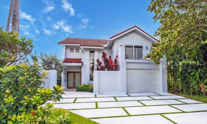 South Lake Villa | 1022 Adams St Hollywood FL