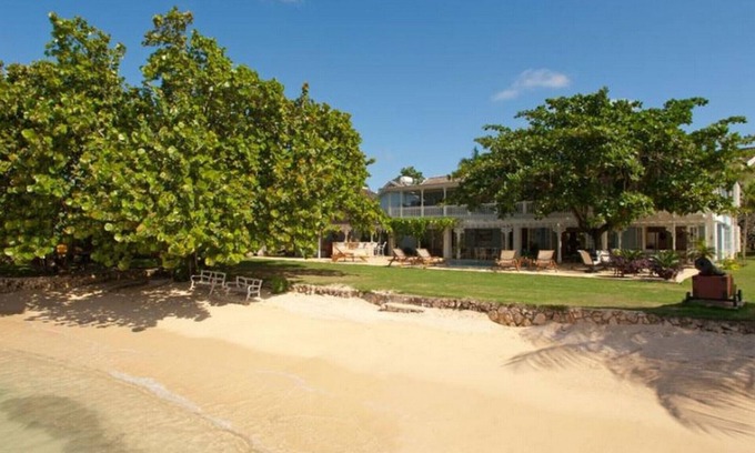 Discovery Bay Villa | Lujosa villa privada de 7 dormitorios frente a la playa en Discovery Bay - Comuníquese con Exceptional Villas