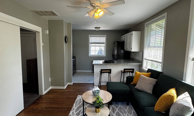 Maple Ridge Apartamento | Luxury apartment in Historic Maple Ridge, 5 min from downtown.