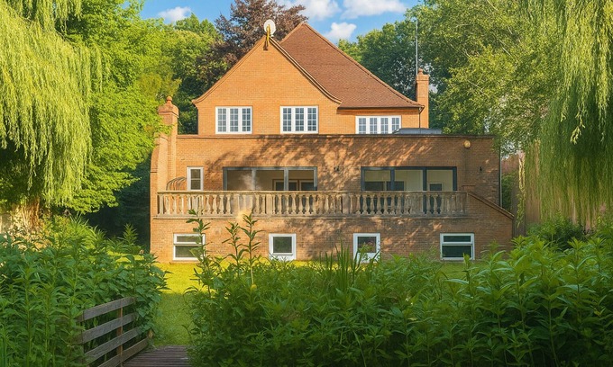 Sunningdale Casa | Hydrotherapy Pool & Therapy Spa