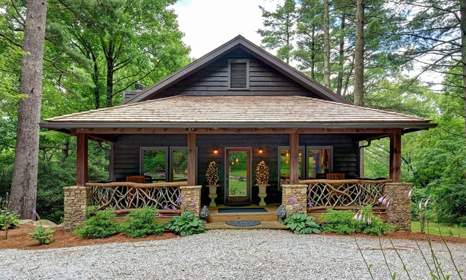 Highlands Cabina | Nuevo porche! Cabina de montaña de lujo a minutos de la calle principal en Highlands