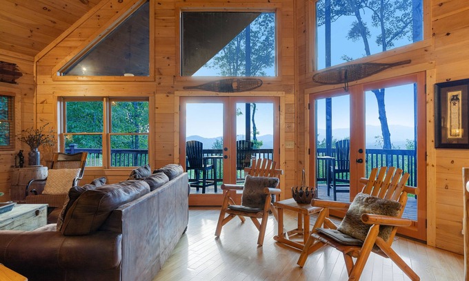 Mineral Bluff Cabina | Cabina de lujo con jacuzzi privado, vistas increíbles y chimenea al aire libre