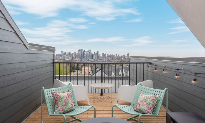 Shaganappi Casa | Luxury city skyline view new townhome right by golf course