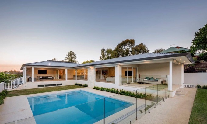 Mount Claremont Casa | Hamptons costeros de lujo - 6 habitaciones, 4 baños, capacidad para 12, piscina grande y Parkland