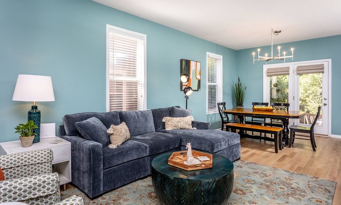 Downtown Cabaña | Luxury Downtown Raleigh Guest Cottage in Historic District NEW