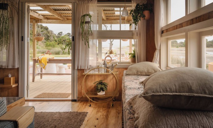 Pouto Cabaña | Luxury eco-design waterfront fishing Batch with guests' vegetable garden.