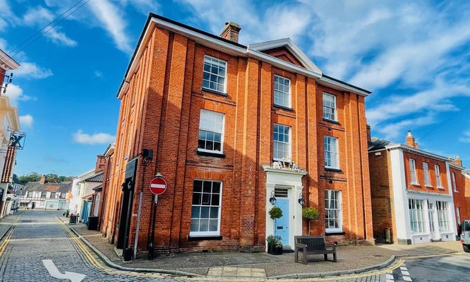 Harleston Casa | Luxury Georgian House With Sauna Sleeps 19-23