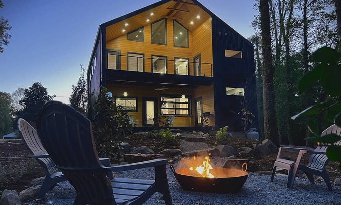 Sedgefield Casa | Luxury home in Greensboro with an idustrial vibe. 10 min from everything.