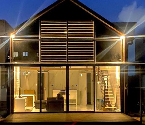 Candos Chalet De Esquí | Luxury Home with Garden Oasis