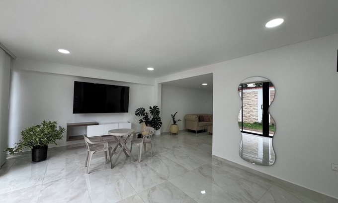 Neiva Casa | Luxury House with Central A/C - Neiva