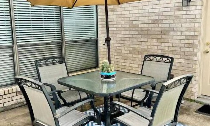 Barker Casa | Luxury, King Suite & Extras! Gameroom-Office-Gym