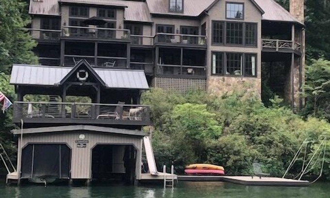 Lakemont Casa | LUXURY LAKEFRONT HOME 5/ BR LIGHT & BRIGHT--"HIGH 5"