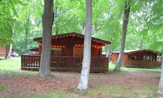Kenwick Cabina | Luxury Log Cabin in a peaceful woodland setting.