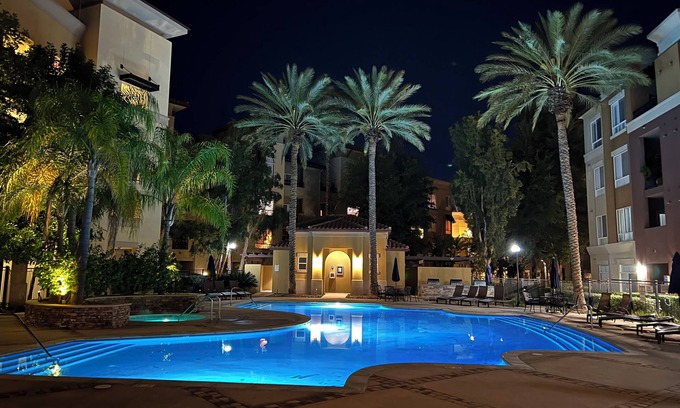 Valencia Condominio | Luxury Modern Condo w/PS5, BOSE sound, UltraFast WiFi, Kingbed+Sofabed+65'' Tv's