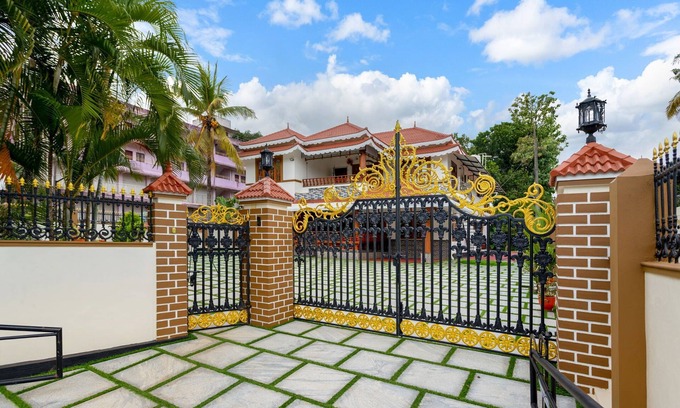 Choonad Casa | Luxury Oasis 3BR AC Villa- Garden & Balcony Lounge