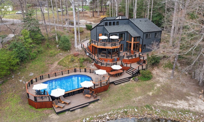 Foxcroft Villa | Luxury Oasis/Pool/Family Friendly/Boat/Pond/River