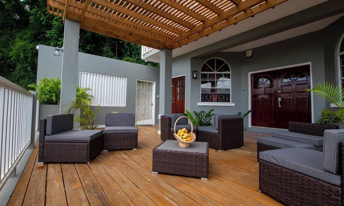 St. George's Casa | Luxury Remodeled Villa, close to Amenities/Beaches