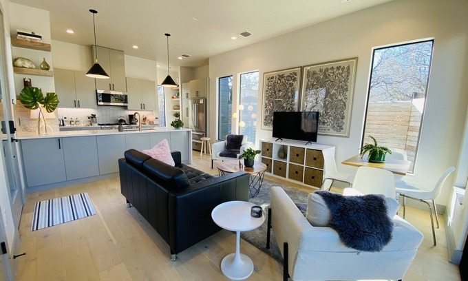 Galindo Casa | Luxury retreat near downtown and everything cool in Austin