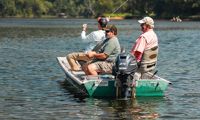 Lone Rock Cabina | Luxury Riverfront Lodge Fishing, Hot Tub & Ozark Views”