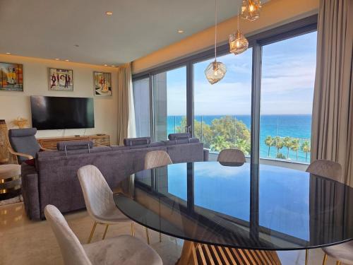 Germasogeia Apartamento | Luxury Seaview Escape 3bd in Limassol Skyscraper