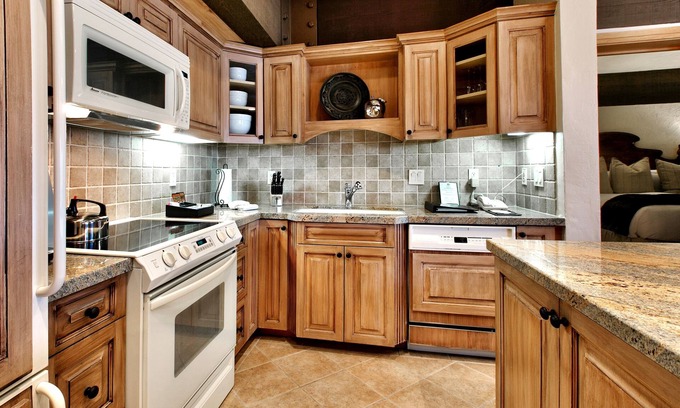 Deer Valley Apartamento | Luxury Three Bedroom Suite with Mountain Views and Hot Tub 3 Apartment Hotel by RedAwning